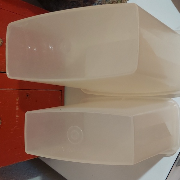 Two Tupperware Ceral Keepers - Picture 8 of 8